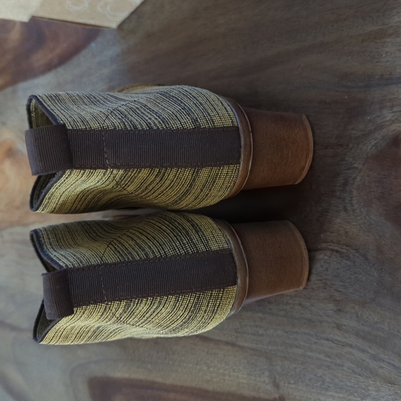 Woman's heals, size 9 - Picture 2 of 6